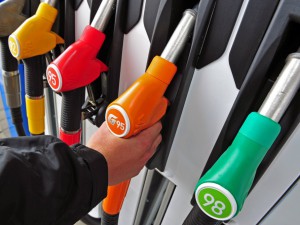 Аналитики предложили ввести госрегулирование цен на бензин  