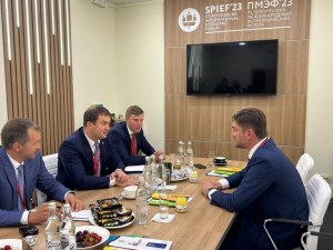 Председатель Совета директоров ООО «Лузалес» Руслан Семенюк на площадке Петербургского международного экономического форума провел ряд встреч с губернаторами российских регионов.
