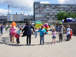В минувшую субботу, 23 мая, на Слободской площади Эжвинского района активно и весело проходила празднично-развлекательная программа «Добрая Эжва», участие в которой приняли более 5 000 эжвинцев.