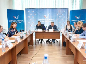 02 ноября 2015 года общественники Народного фронта обсудили отношения грузовиков и российских дорог.