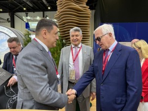 Президент РСПП Александр Шохин и член Правления РСПП Анатолий Ткачук посетили экспозицию Республики Коми на ПМЭФ 2025 
