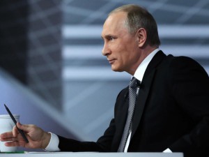 Президент РФ потребовал тратить дорожные деньги на дороги